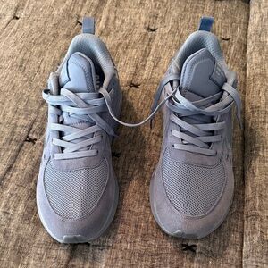 Men's Athletic Shoes in Gray